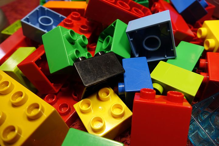 Klocki lego – jak wybrać dobry zestaw na prezent